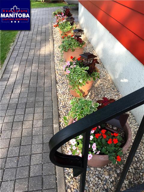 Property 98 Arden Ave img1