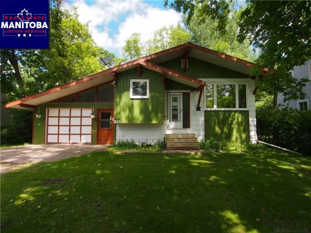 210 1st Avenue South, Oakville