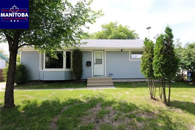 504 Buchanan Boulevard, Winnipeg