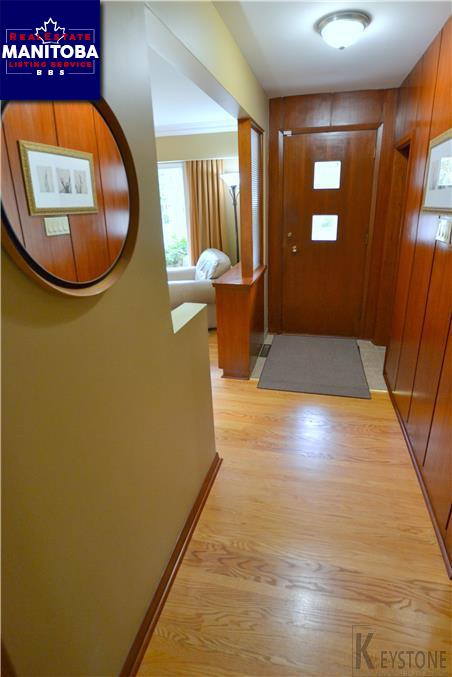 Property 630 Ian Place img1