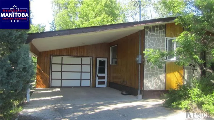 2 Bed House for Sale at 303 Renton Avenue East, Deloraine, MB - MLS® #1717989
