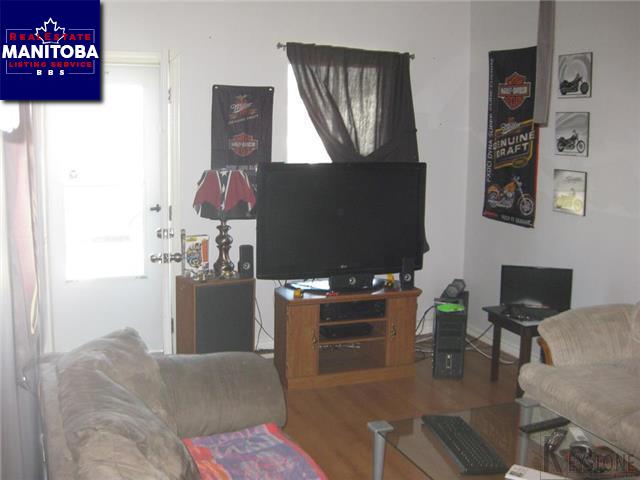 Property 884 Mountain Avenue img1