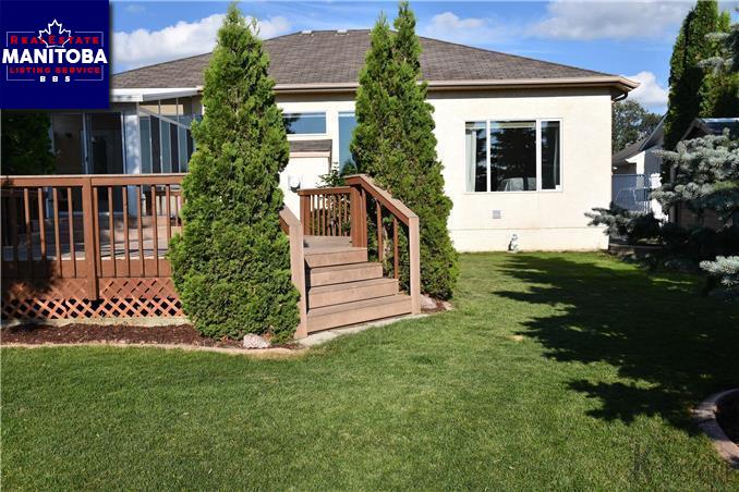 Property 976 Charleswood Road img1