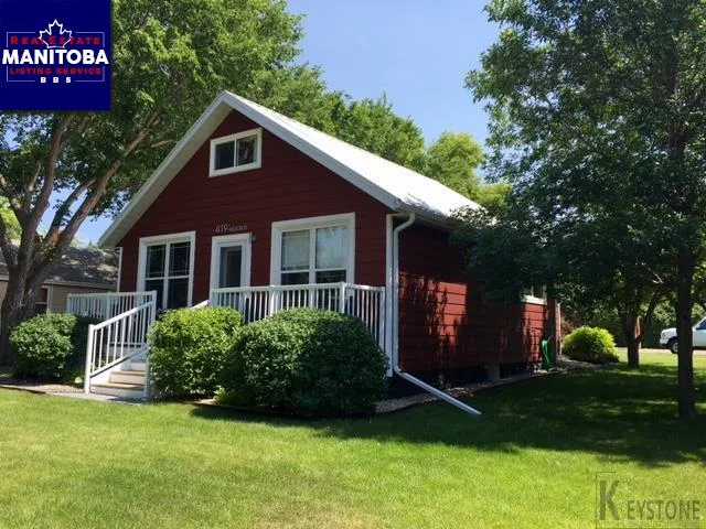 419 Nelson Street West, Virden