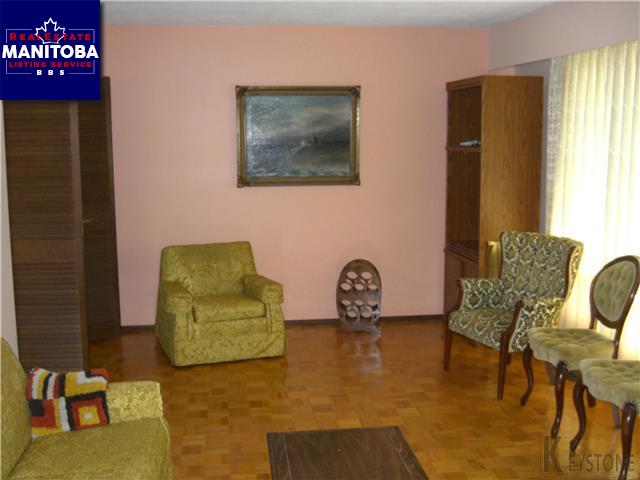 Property 106 Pembridge Bay img1