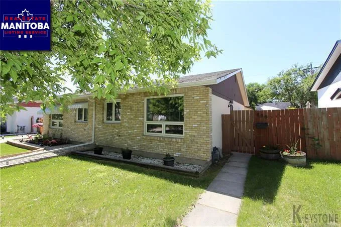 890 Wayoata Street, Winnipeg