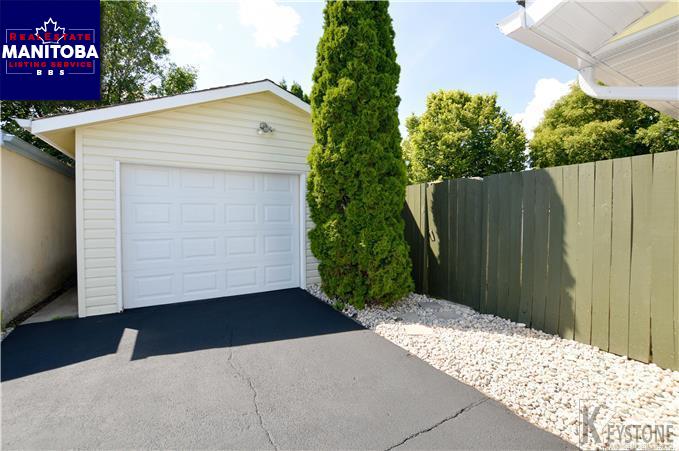 Property 110 Pembridge Bay img1