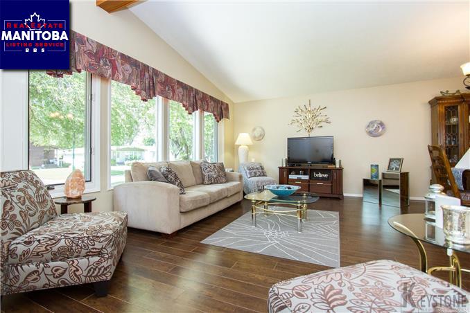 Property 115 Roselawn Bay img1