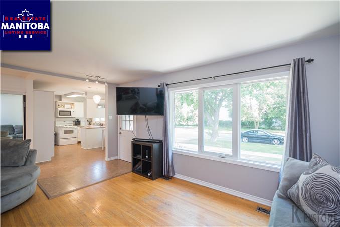 Property 638 Coldstream Ave img1