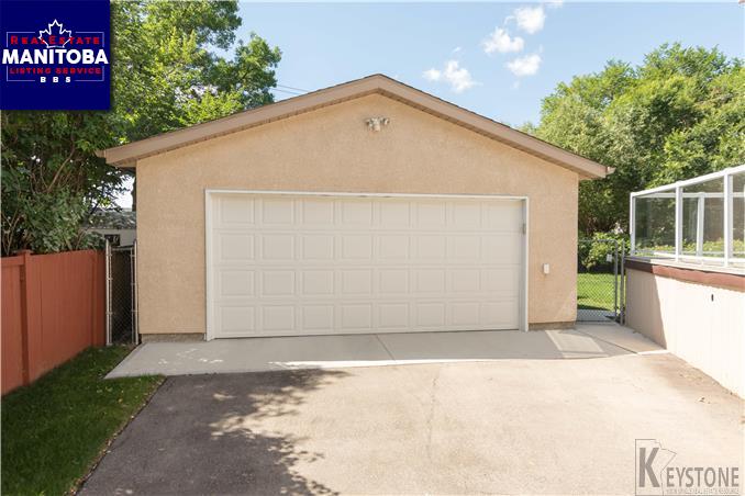 Property 29 Carriage Bay img1