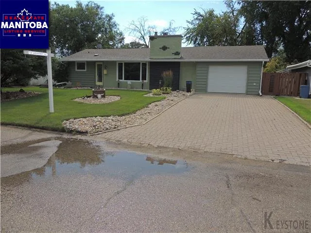 8 Pawnee Bay, Winnipeg