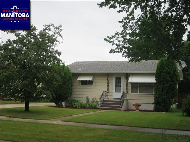 210 9th Ave Se, Dauphin