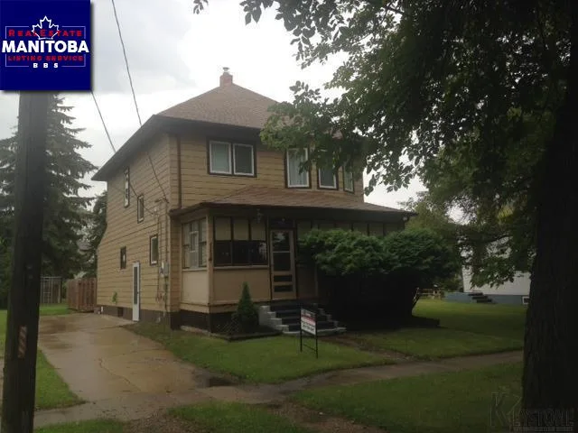 114 Memorial Ave, Russell