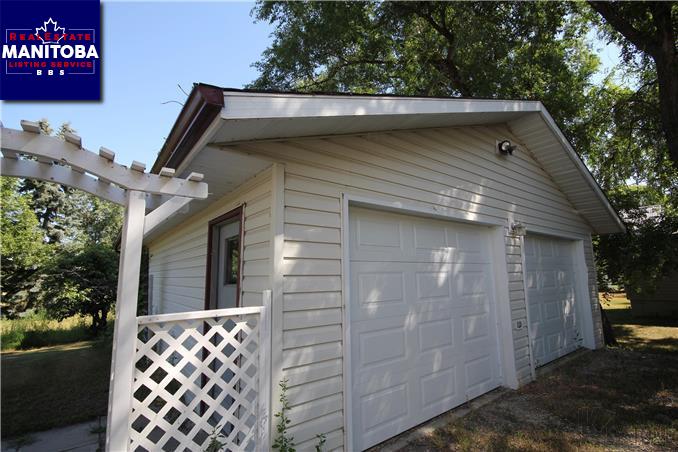 Property 161 Poplar Ave img1