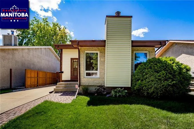 102 Thurlby Rd, Winnipeg