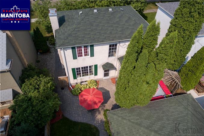 Property 468 Cordova St W img1