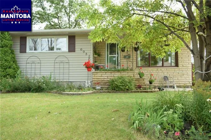 693 Parkdale St, Winnipeg