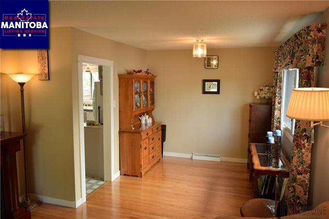 Property 693 Parkdale St img1