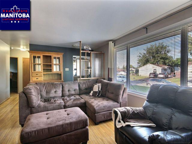 Property 19 Westmount Bay img1