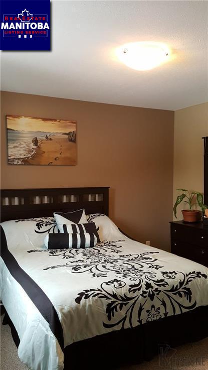 Property 944 Parkhill Dr img1