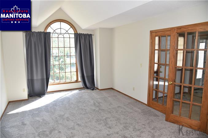 Property 27 Ridgebury Pl img1