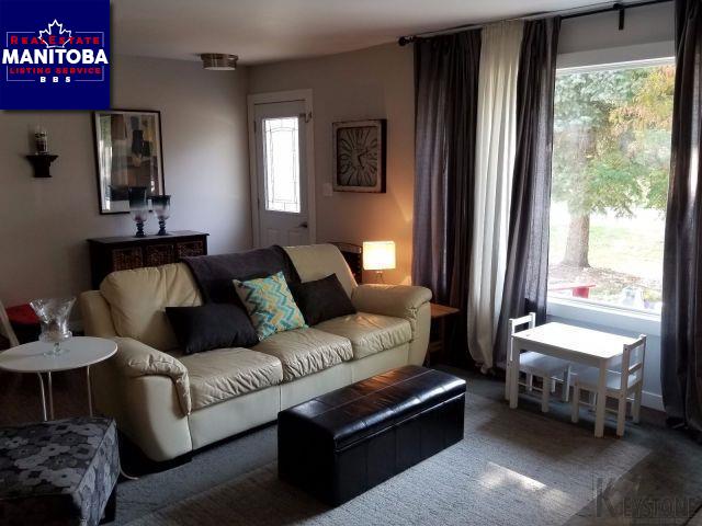 Property 72 Ashgrove Cr img1