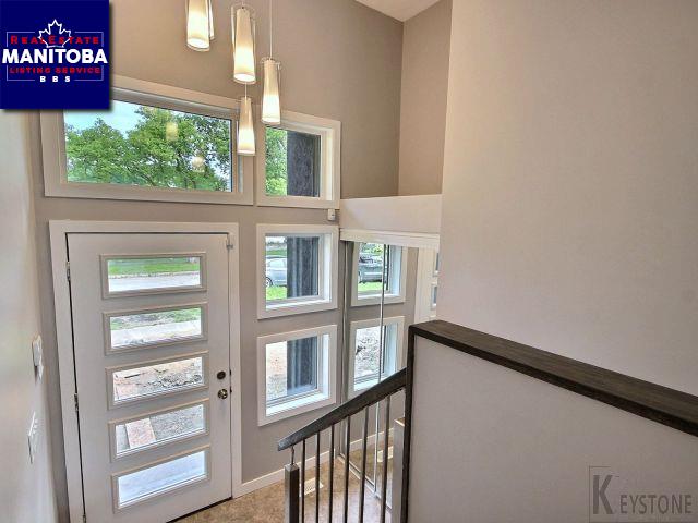 Property 310 Harvard Ave W img1