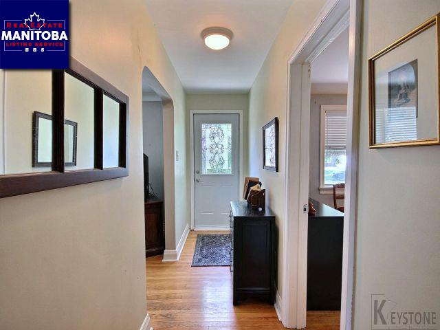 Property 391 Lyle St img1