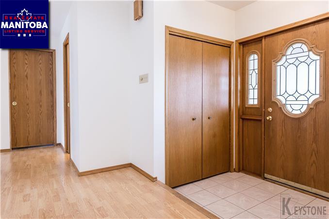 Property 146 Easy St N img1