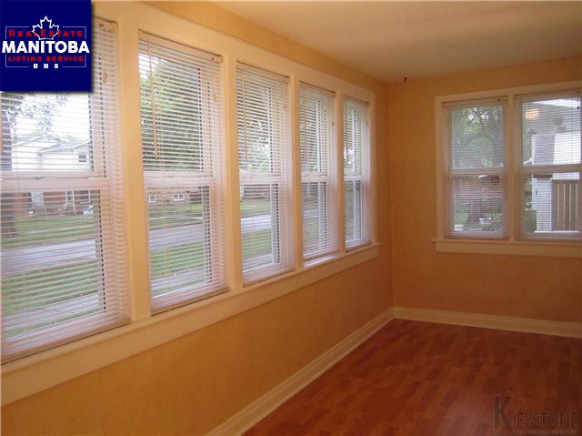 Property 933 Beach Ave img1