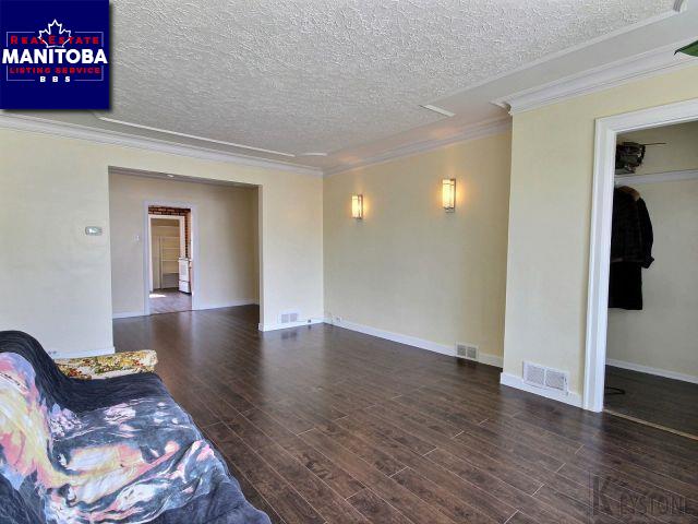 Property 256 Sydney Ave img1