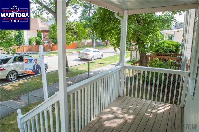 Property 758 Simcoe St img1