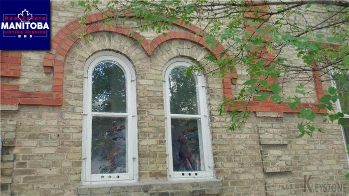 Property 485 Mountain Ave img1