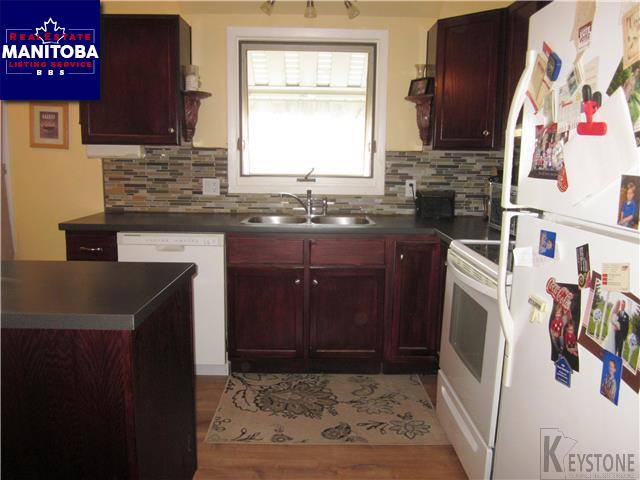 Property 75 Railway Ave N img1