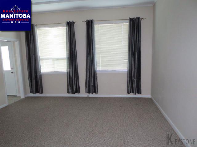 Property 65 Willow Dr img1