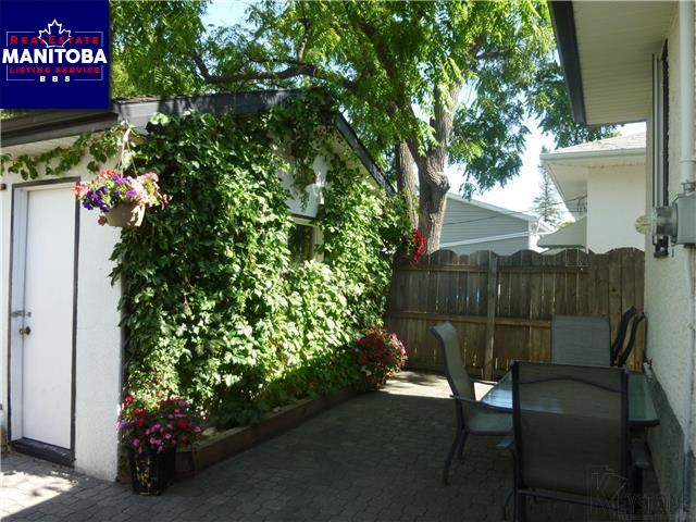 Property 357 Dunrobin Ave img1