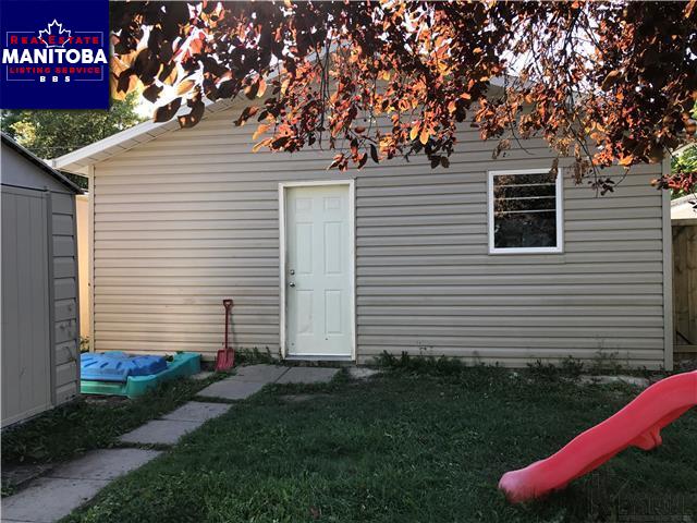 Property 443 De La Morenie St img1