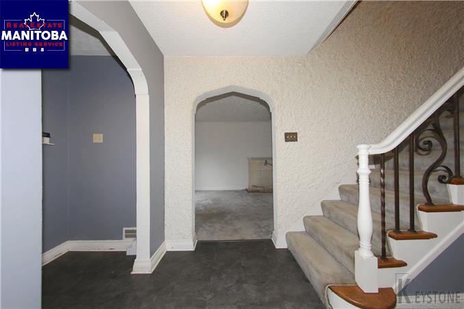 Property 1139 Grosvenor Ave img1