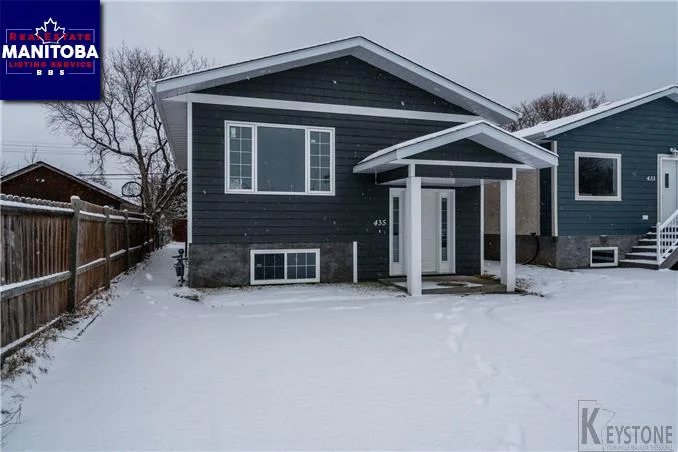 435 Clandeboye Ave, Selkirk