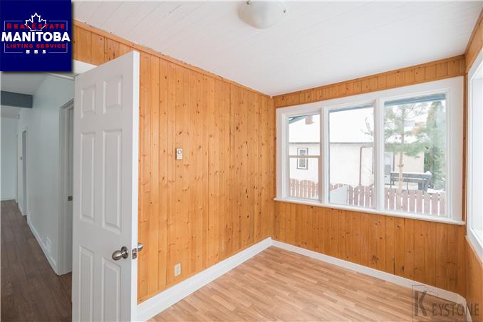 Property 128 Melrose Ave W img1