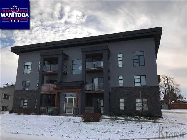 4 428 Henry St, Steinbach