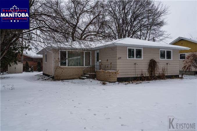 Property 229 Maple Dr Main image