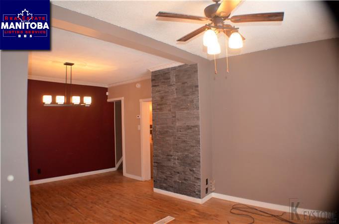 Property 685 Beverley Ave img1