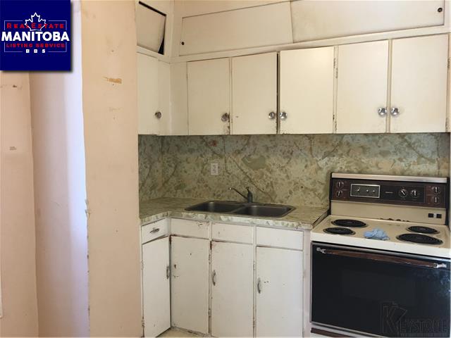 Property 909 Alverstone St Main image