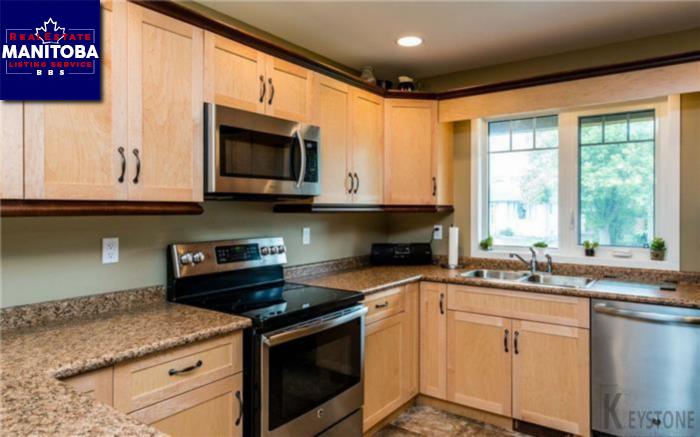 Property 405 Strathnaver Ave img1