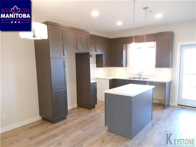 Property 153 St Andrews Way img1