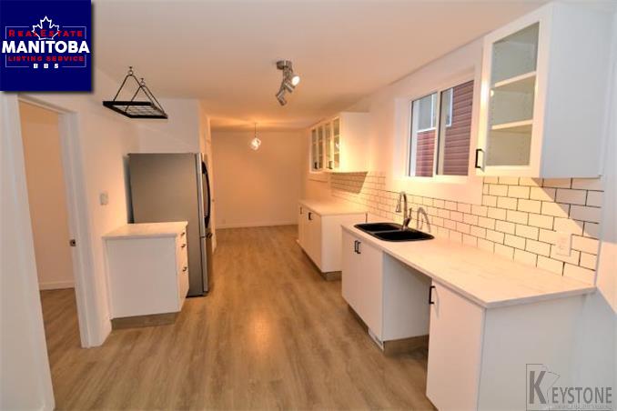 Property 452 Manitoba Ave img1