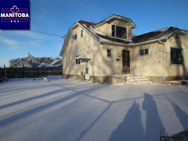 Property 804 Sherburn St img1