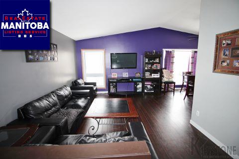 Property 166 Charbonneau Cr img1