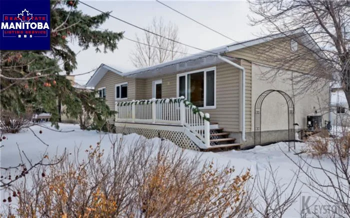 74 First St S, Niverville